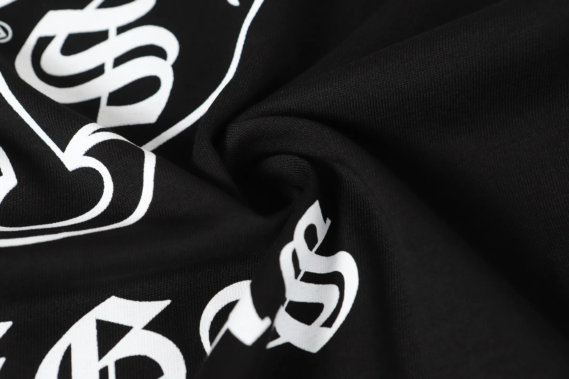 P150 2125 style -Chrome Hearts/Chrome Hearts Hong Kong limited Sanskrit letter printed long-sleeved T-shirt -High weight, high density and high quality. The wool is soft, delicate and skin-friendly. It feels soft and silky. It has excellent warmth and skin-friendly properties.
